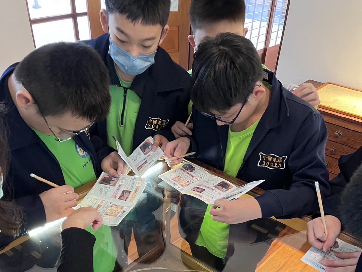 07_參觀新竹241藝術空間當期特展的大合影